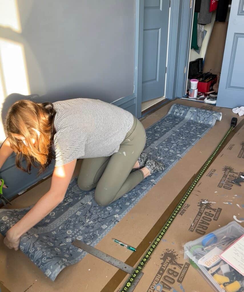 Cutting wallpaper panel to size before hanging