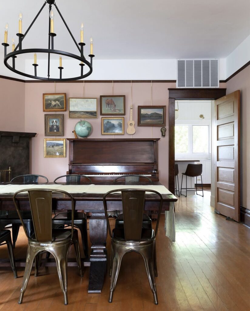 picture rail hanging system in a dining room