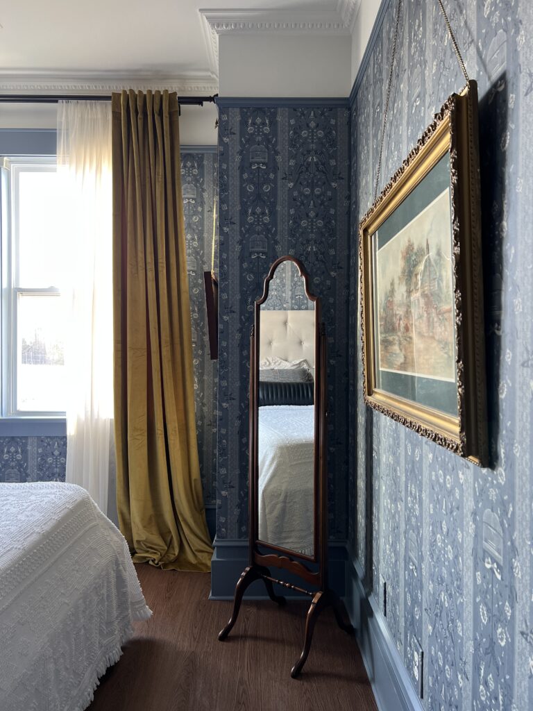 vintage wallpaper bedroom