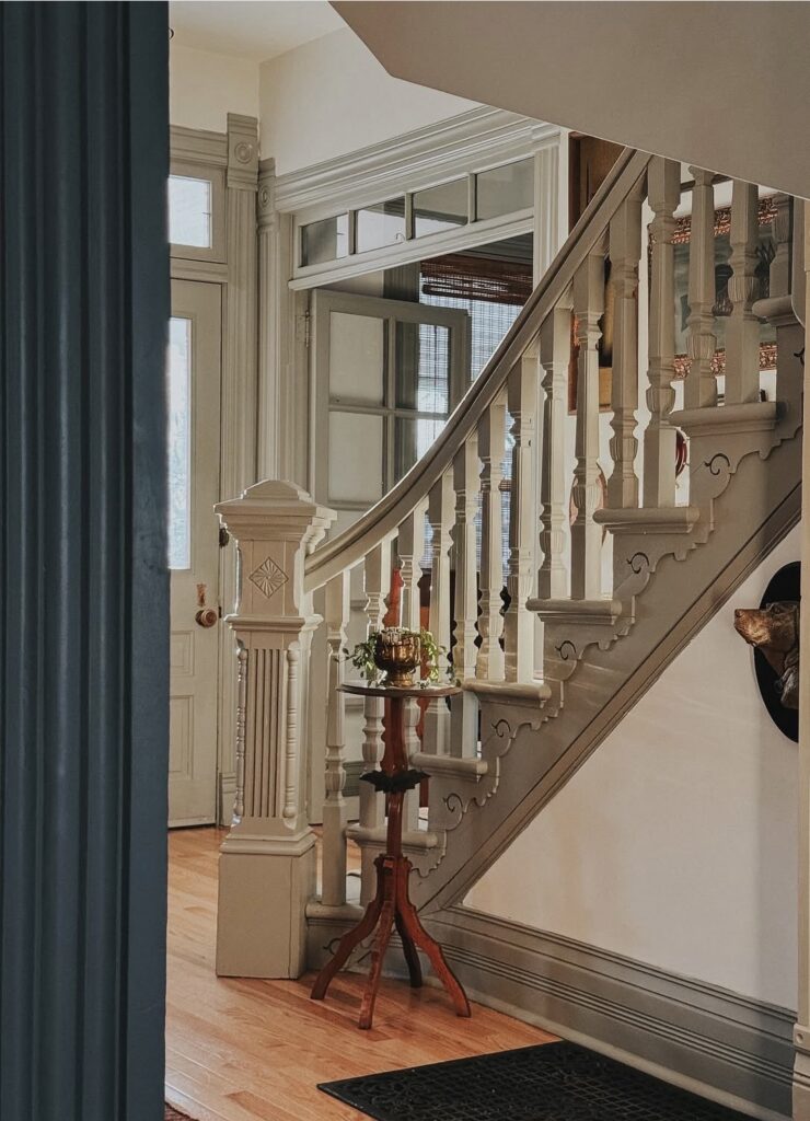 gray contrast trim
